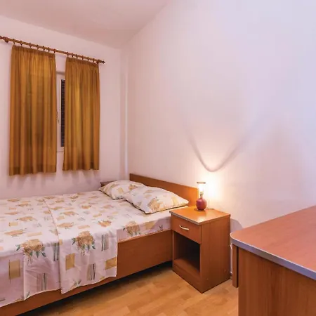 Appartamento Four Bedroom In Privlaka *