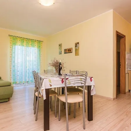 Appartamento Four Bedroom In Privlaka