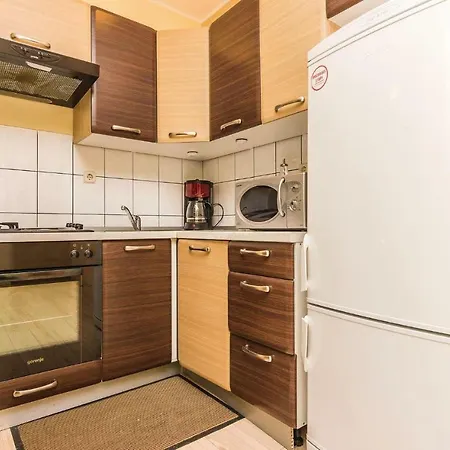 Four Bedroom In Privlaka Appartamento