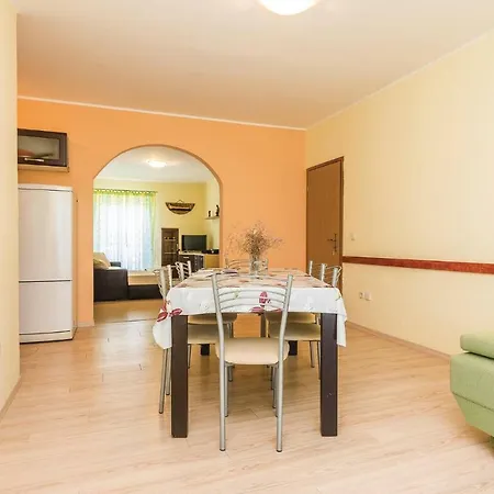 Four Bedroom In Privlaka Appartamento *