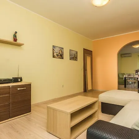 Four Bedroom In Privlaka Appartamento